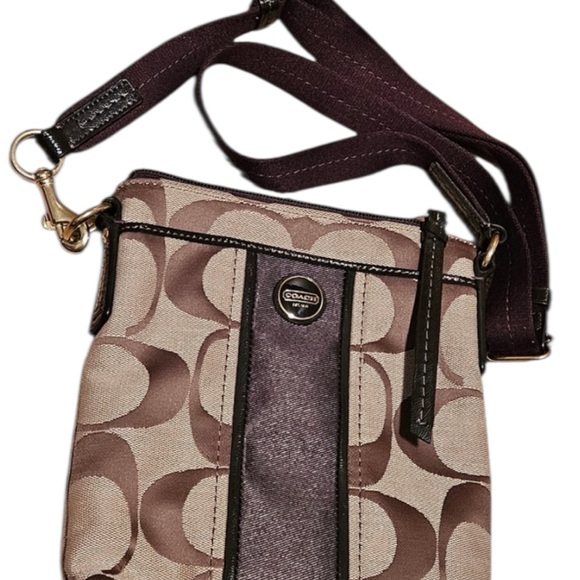 Coach Signature Stripe Swingpack Crossbody Shoulder Bag w/ unbranded Dusty
NWOT - Picture 5 of 8